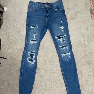 Hollister blue jeans. Size 3L in Woman’s. Ripped and cropped. High rise.